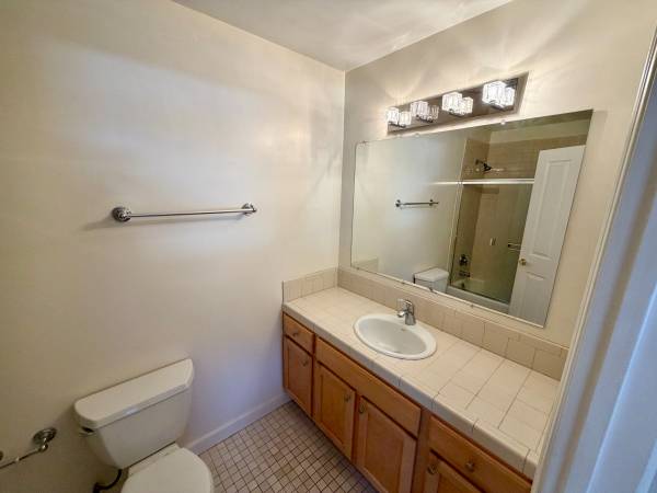 0BR/1BA Apartment · Larkspur photo 5