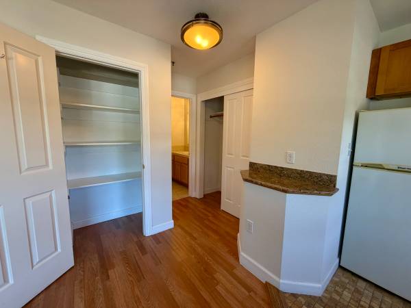 0BR/1BA Apartment · Larkspur photo 4