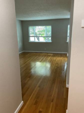 1BR/1BA Apartment on Montecito Ave · Oakland photo 4