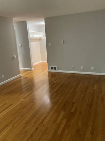 1BR/1BA Apartment on Montecito Ave · Oakland photo 5