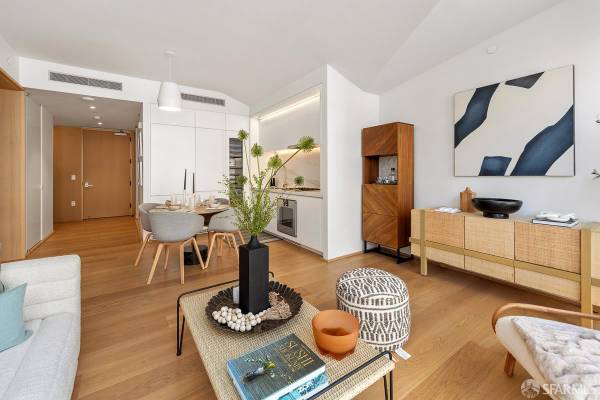1BR/1BA Condo on Steuart Ln · San Francisco photo 2