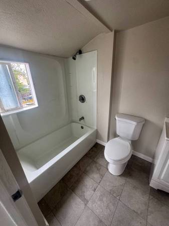 1BR/1BA Apartment · Oakland photo 3