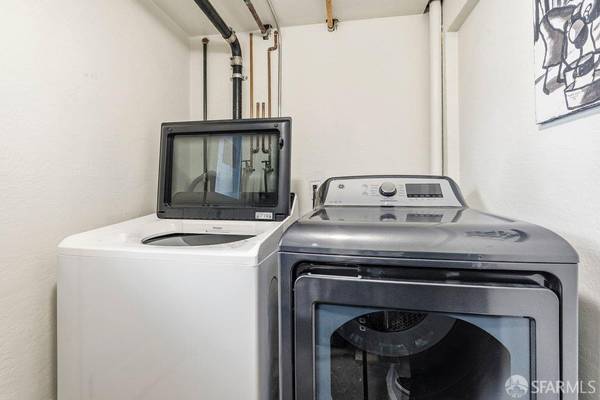 Discover Urban Living At Its Finest In This Charming Studio Apartment photo 5