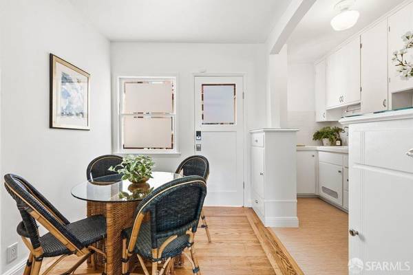 Discover Urban Living At Its Finest In This Charming Studio Apartment photo 4