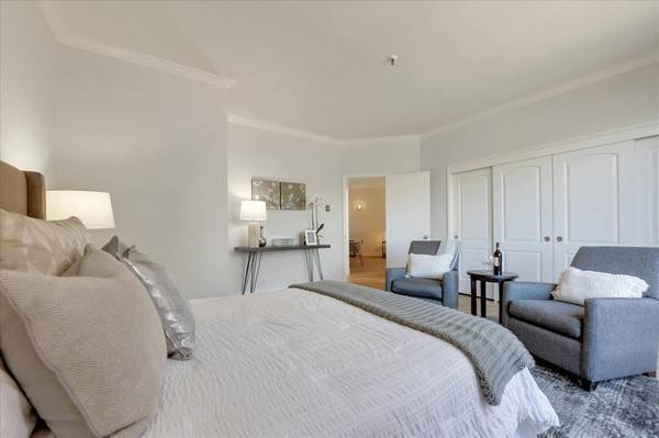 2BR/1BA Apartment · Palo Alto photo 5