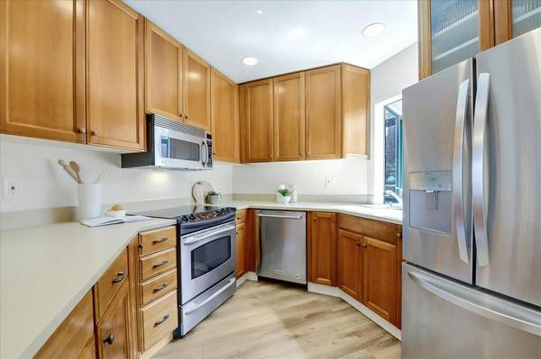 2BR/1BA Apartment · Palo Alto photo 3