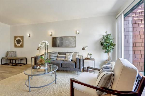 2BR/1BA Apartment · Palo Alto photo 2