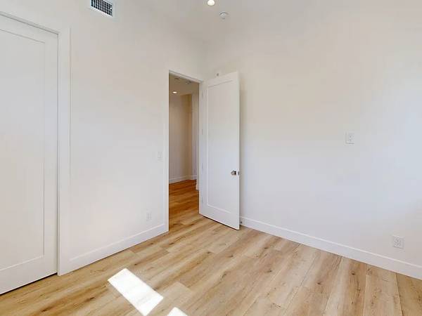 2BR/1BA Apartment · San Francisco photo 3