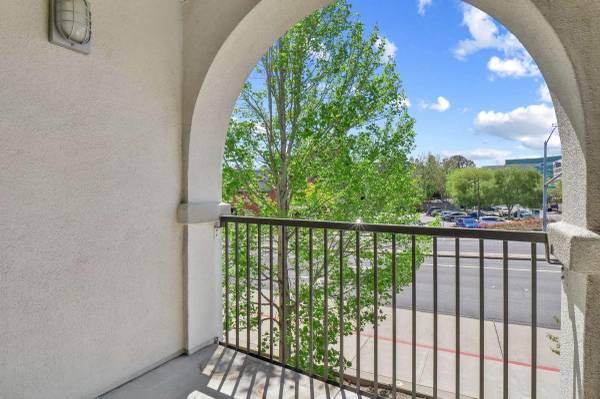 Apartments on Coggins Dr · Walnut Creek photo 5