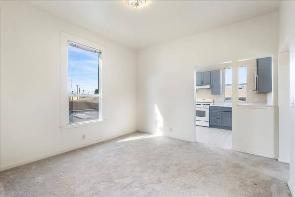 Apartments on Spruce · Alameda photo 2
