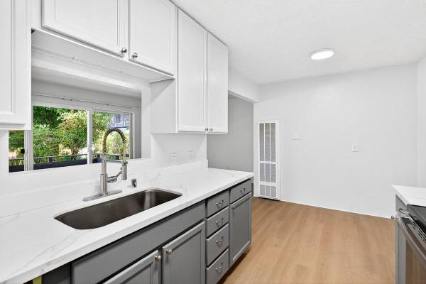 2BR/1BA Apartment · San Rafael photo 3