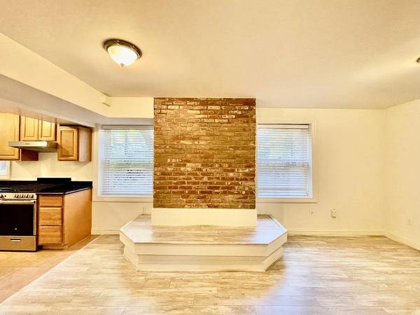 0BR/1BA Apartment on G St · Kentfield photo 5