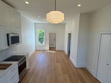 2BR/1BA Single Family House on 13th Ave · Oakland photo 2