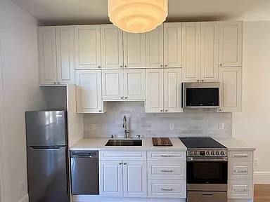 2BR/1BA Single Family House on 13th Ave · Oakland photo 3