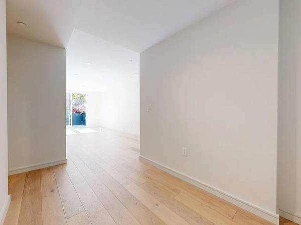 1BR/1BA Apartment · San Francisco photo 2