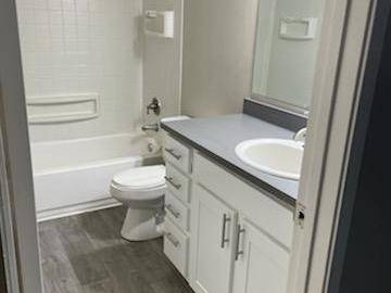 Apartments on Camelback Road · Pleasant Hill photo 4