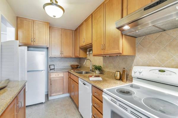 1BR/1BA Condo · San Mateo photo 5