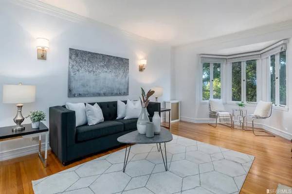 2BR/1BA Condo on Lake Street · San Francisco photo 2