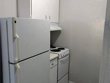 80-128 Laurel Street Apartments photo 4