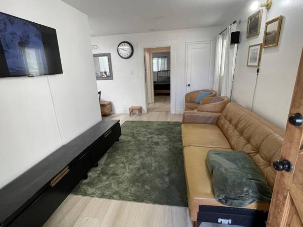 1BR/1BA Single Family House on Buckeye St · Redwood City photo 3