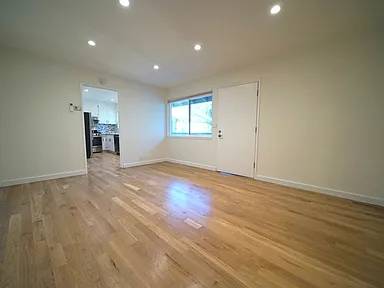 806 Fulton photo 3