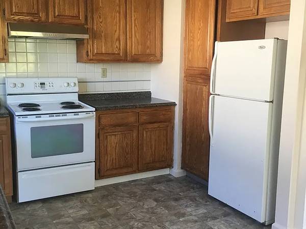 Beautifully Updated Single Family House Available Now! $3,000 Per Month photo 4