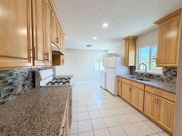 1BR/1BA Duplex on Mateo St · San Leandro photo 2