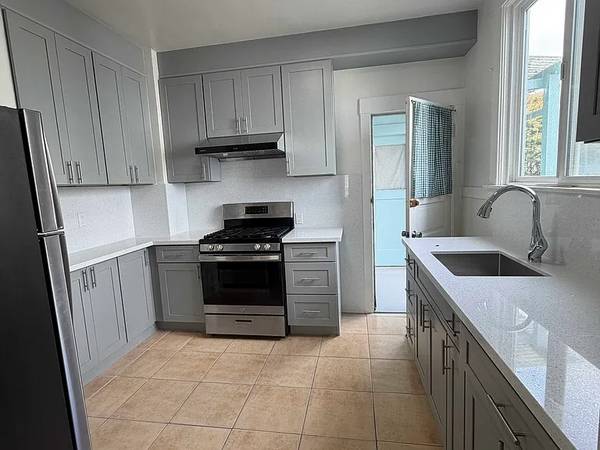 2BR/1BA Flat on Anza St · San Francisco photo 3