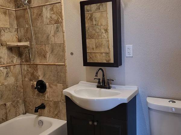 2BR/1BA Condo on Foothill Blvd · San Leandro photo 5