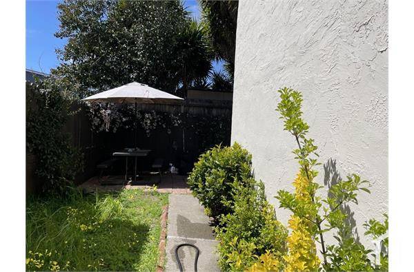 2BR/1BA Single Family House on Birch St · Oakland photo 4