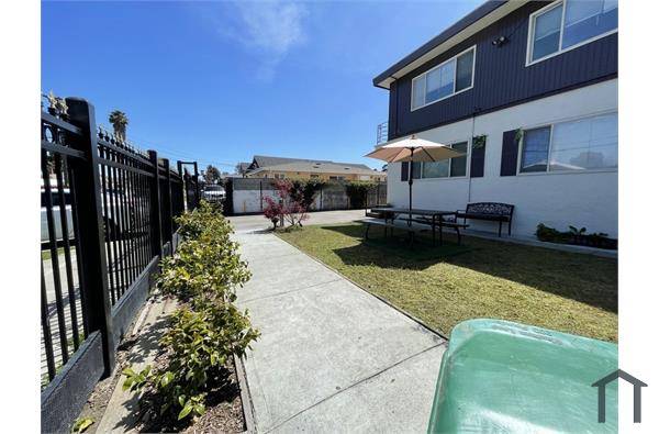 2BR/1BA Single Family House on Birch St · Oakland photo 2