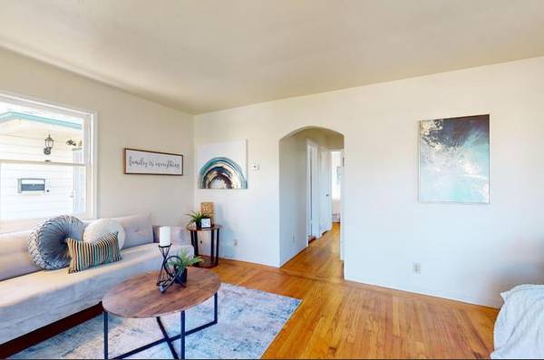 1BR/1BA Single Family House on Davis St · Redwood City photo 2