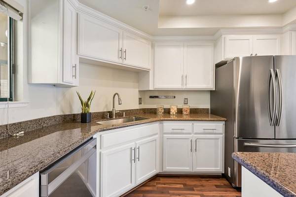 1BR/1BA Condo on Pelican Ln · Redwood City photo 5