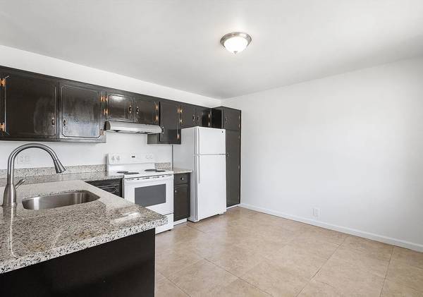 2BR/1BA Flat on Anza St · San Francisco photo 2