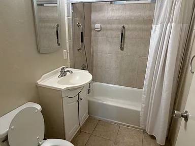 2BR/1BA Apartment on W 9th St · Gilroy photo 5