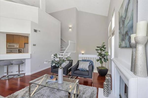 1BR/1BA Townhouse on Shoal Cir · Redwood City photo 3