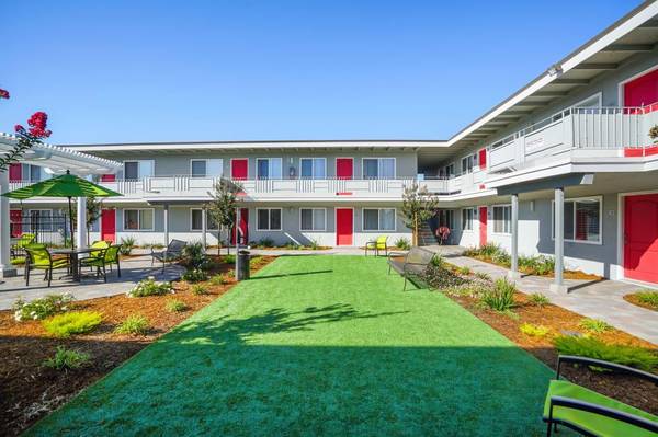 Apartments on Santa Maria Avenue · Hayward photo 3