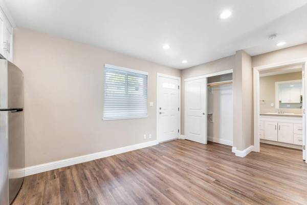 2BR/1BA Apartment on Fremont Blvd · Fremont photo 2