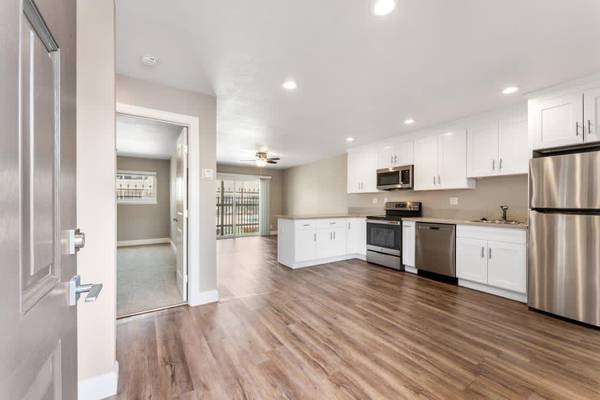 2BR/1BA Apartment on Fremont Blvd · Fremont photo 4