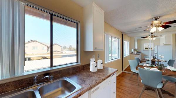Apartments on N Murrieta Blvd · Pleasanton photo 4