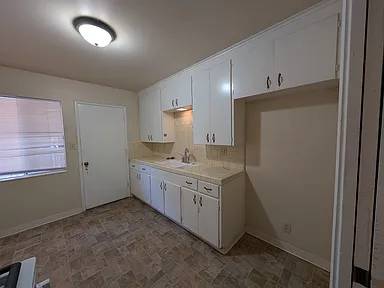 2BR/1BA Single Family House on Valley View Rd · Hollister photo 4