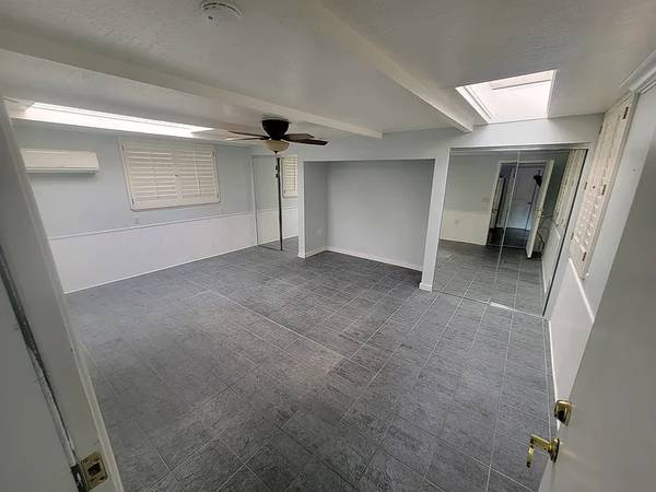 2BR/1BA Apartment on Edwards Ln · Hayward photo 5