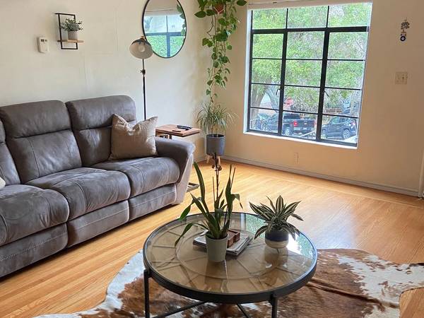 1BR/1BA Apartment on Frisbie St · Oakland photo 3