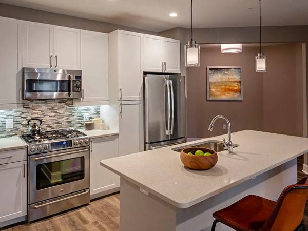 2BR/2BA Apartment · Great Neck photo 2