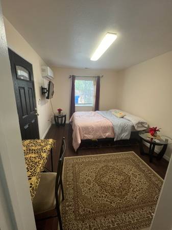 Rare Studio In Wonderful Central Brentwood Community..one Bedroom/bath/kitchenette photo 2