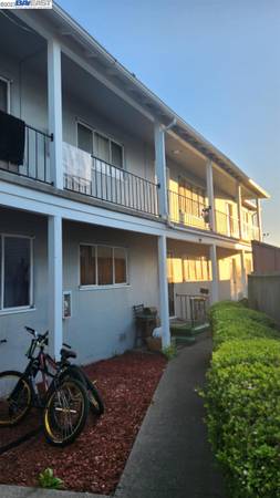 1BR/1BA Apartment · Oakland photo 2