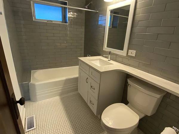 1BR/1BA Apartment on N Major Ave · Chicago photo 3