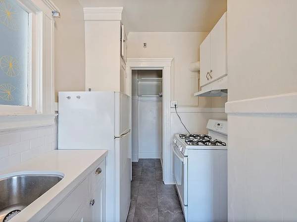 1029 Oak St. photo 5