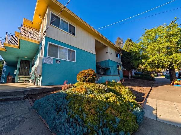 2BR/1BA Apartment on 39th Ave · Oakland photo 2