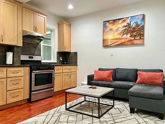 2BR/1BA Apartment on 3rd Ave · San Francisco photo 2